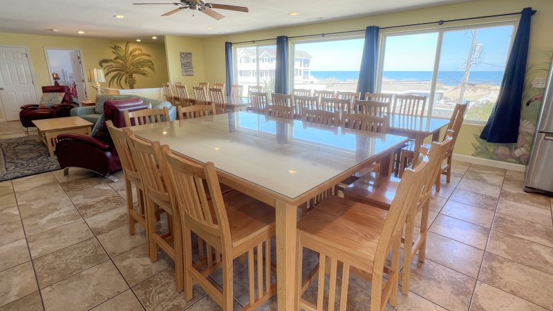 Forever Family – Dining