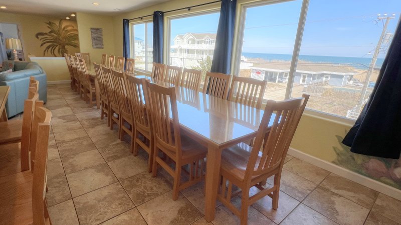 Forever Family – Dining