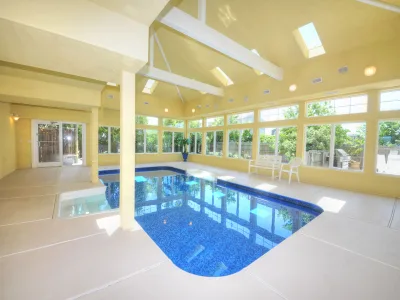 Top Sail – Indoor Pool