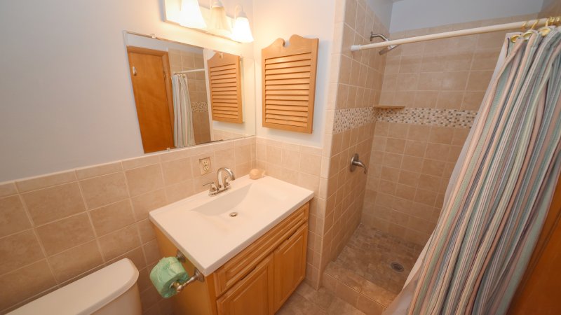 Blue Sky – Common Bath for BR1 and BR2