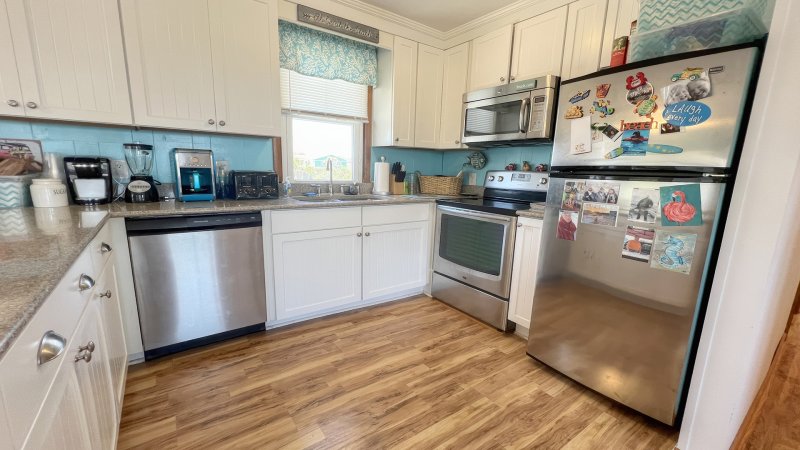 Salty Kisses – Kitchen