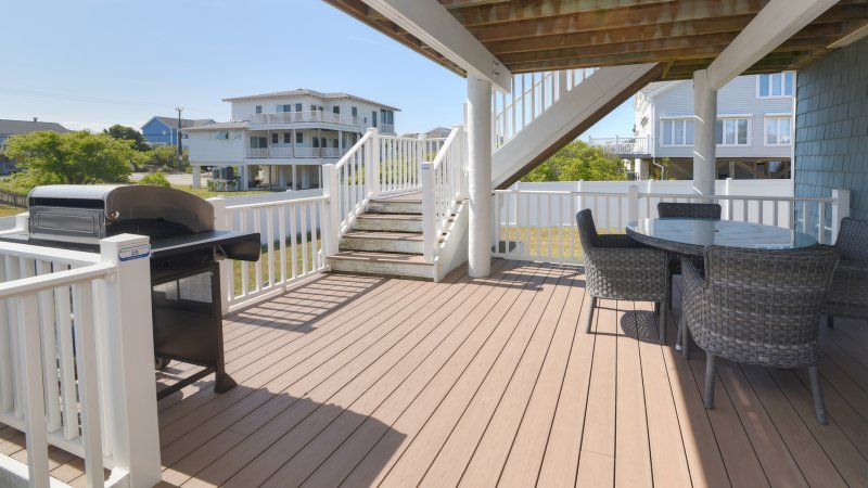Dune Our Thing – Covered Deck and Grill