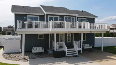 Dune Our Thing – Exterior