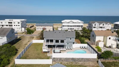 Dune Our Thing – Exterior