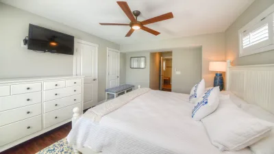 Dune Our Thing – Bedroom 6