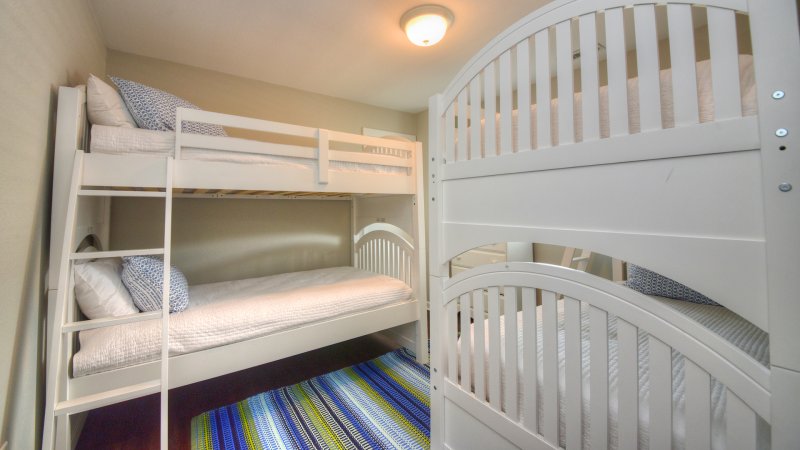 Dune Our Thing – Bedroom 8