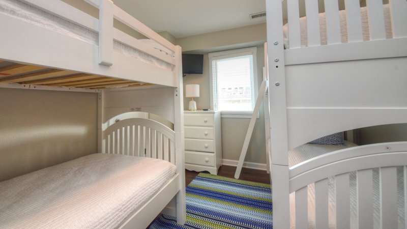 Dune Our Thing – Bedroom 8