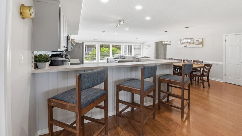 Dolphin View – Kitchen