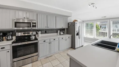 Dolphin View – Kitchen
