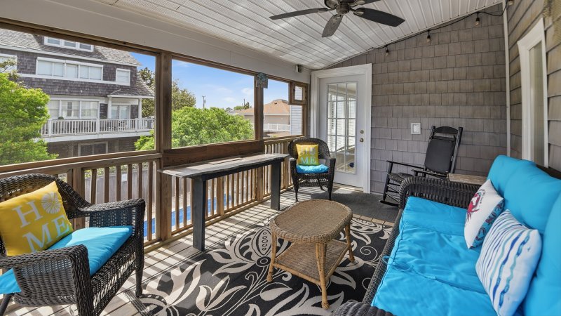 Dolphin View – Screened Deck