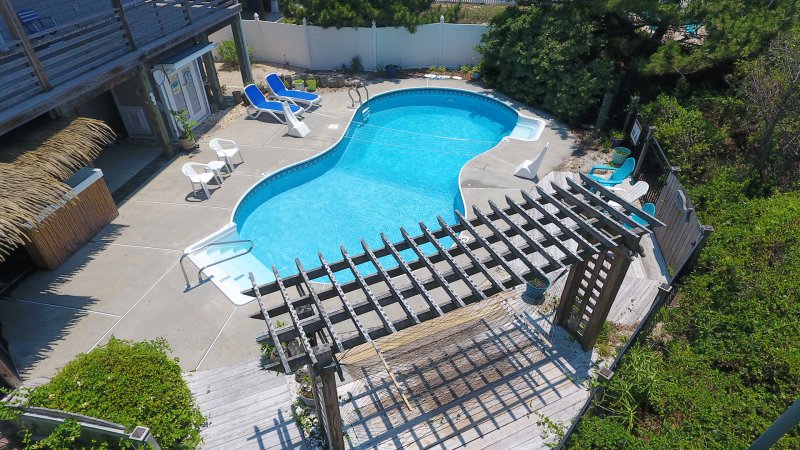 The Shining Isle – Pool