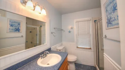 The Shining Isle – Common Bath for 2nd Floor