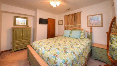 The Shining Isle – Bedroom 6