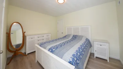 The Shining Isle – Bedroom 7