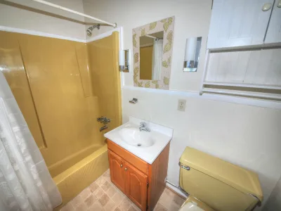 Stardust – Private Bath for BR1