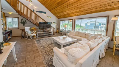 Double Dolphin – Living Room