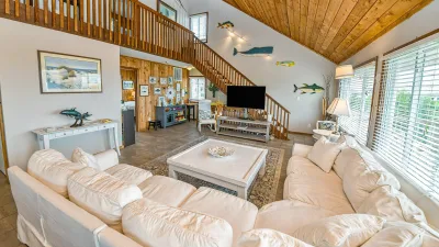 Double Dolphin – Living Room