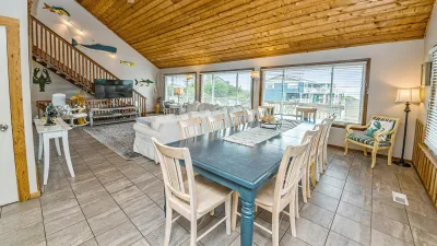 Double Dolphin – Dining