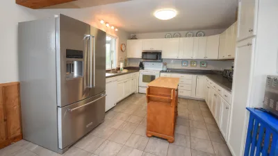 Double Dolphin – Kitchen