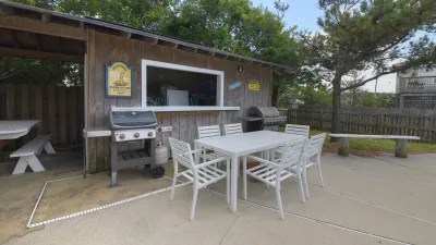 Double Dolphin – Outdoor Dining
