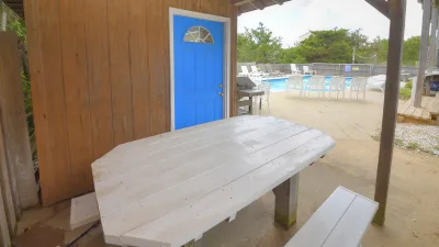 Double Dolphin – Outdoor Dining