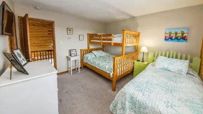 Double Dolphin – Bedroom 2