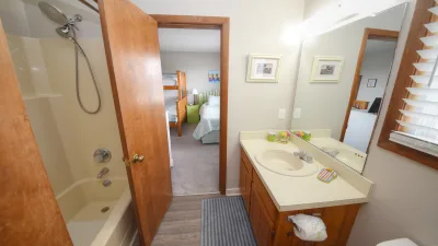 Double Dolphin – Common Bath for BR1 and BR2
