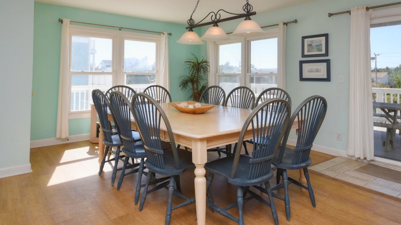 Sea Breezes – Dining