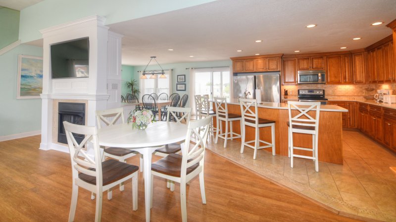 Sea Breezes – Dining
