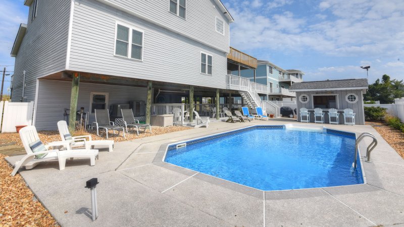 Sea Breezes – Pool