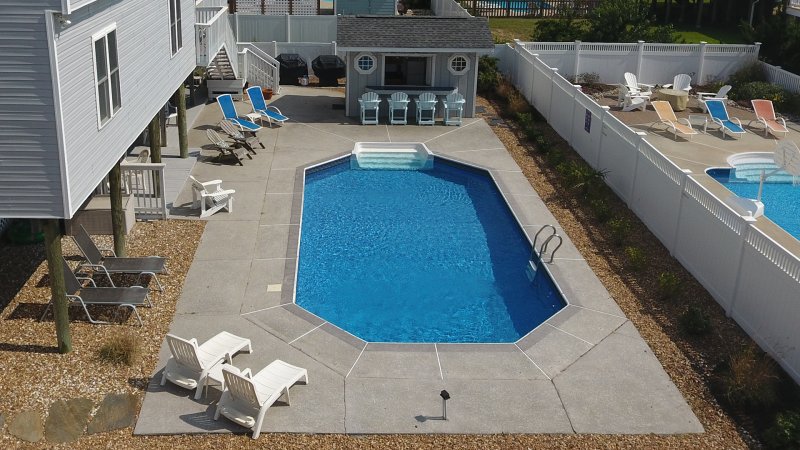 Sea Breezes – Pool