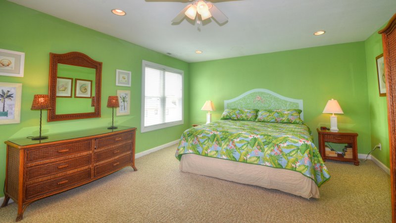 Sea Breezes – Bedroom 1
