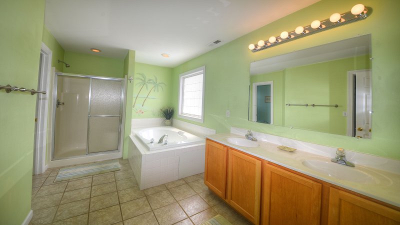 Sea Breezes – Private Bath for BR1