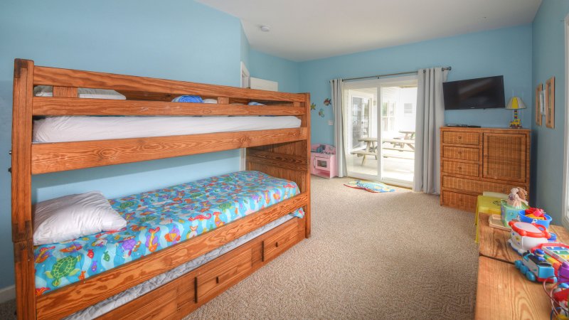 Sea Breezes – Bedroom 8