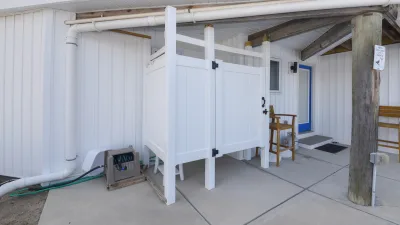 Glave – Outdoor Shower