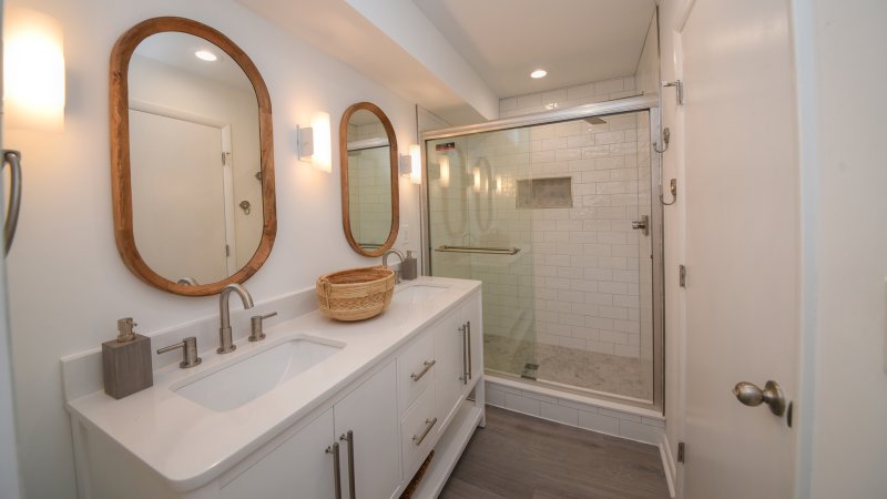 Glave – Common Bath for 1st Floor