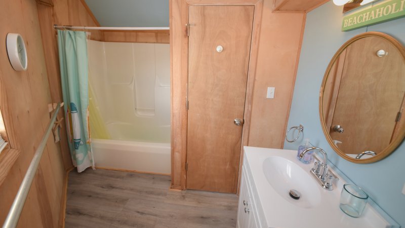 Glave – Common Bath for 1st Floor