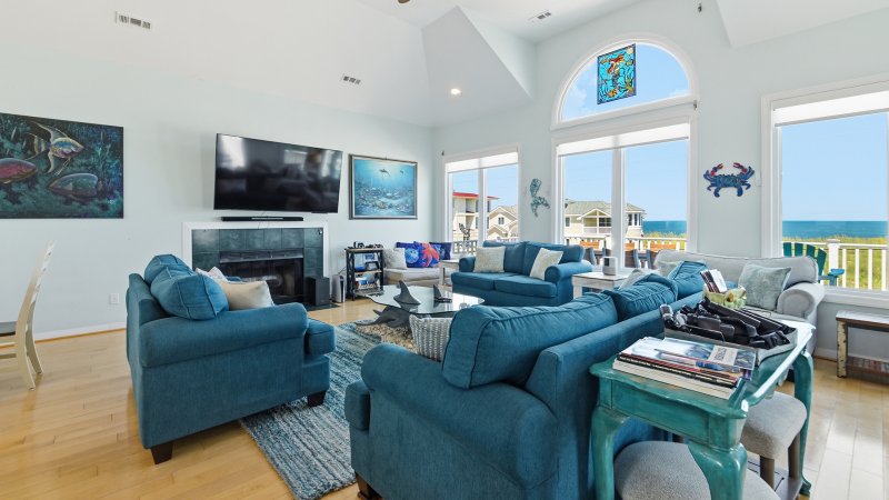 MerMajesty – Living Room