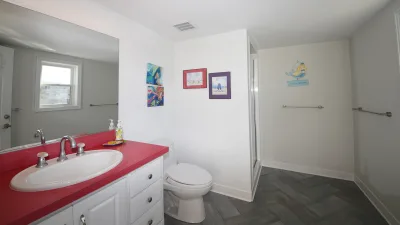 MerMajesty – Pool Bathroom