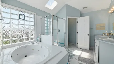 MerMajesty – Private Bath for BR1
