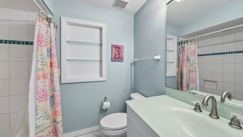 MerMajesty – Private Bath for BR3