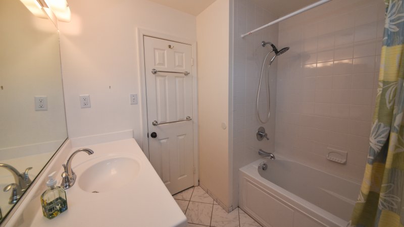 Quisenberry – Private Bath for BR2