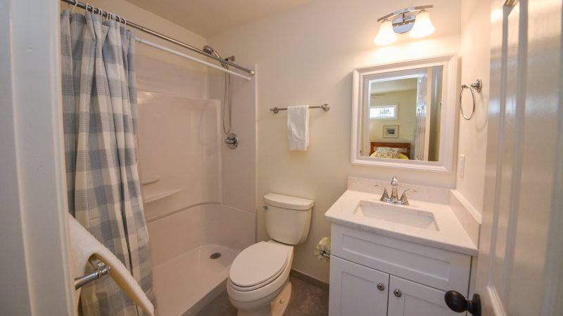 Quisenberry – Private Bath for BR6