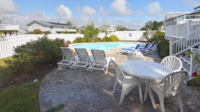 Stairway To Heaven – Poolside Sitting Area