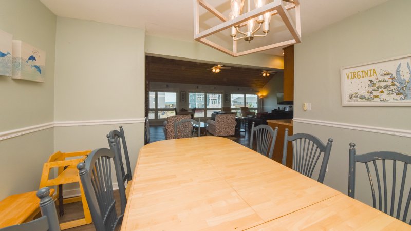 Family Tides – Dining Room