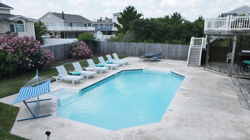Family Tides – Pool