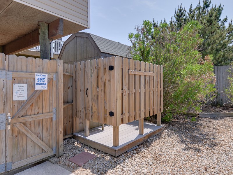 Family Tides – Outdoor Shower