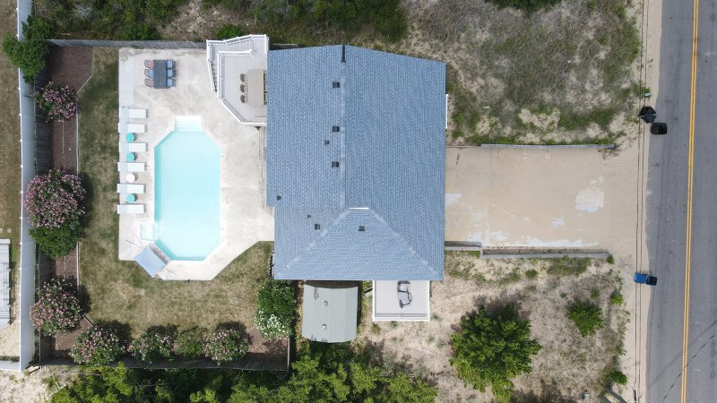 Family Tides – Exterior