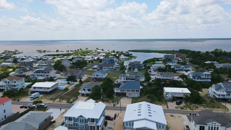Family Tides – Exterior