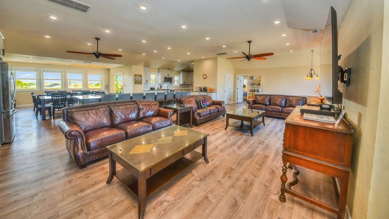Majestic – Living Room